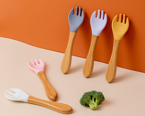 Bộ thìa silicone trẻ em 5 cái miễn phí có tay cầm bằng gỗ